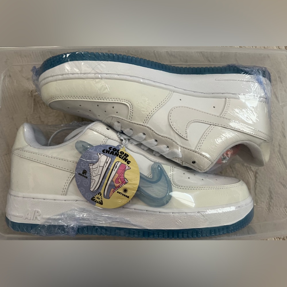 Nike women's Air Force 1 LX UV